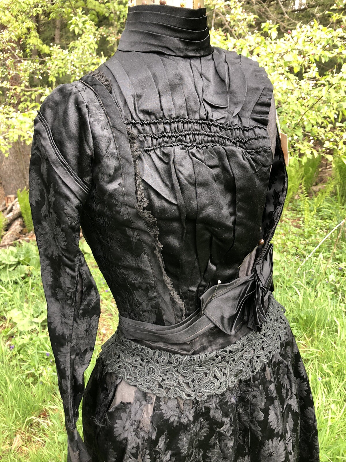 Vintage Antique 1800’s Victorian Martha Maxwell Gown Beautiful floral Brocade