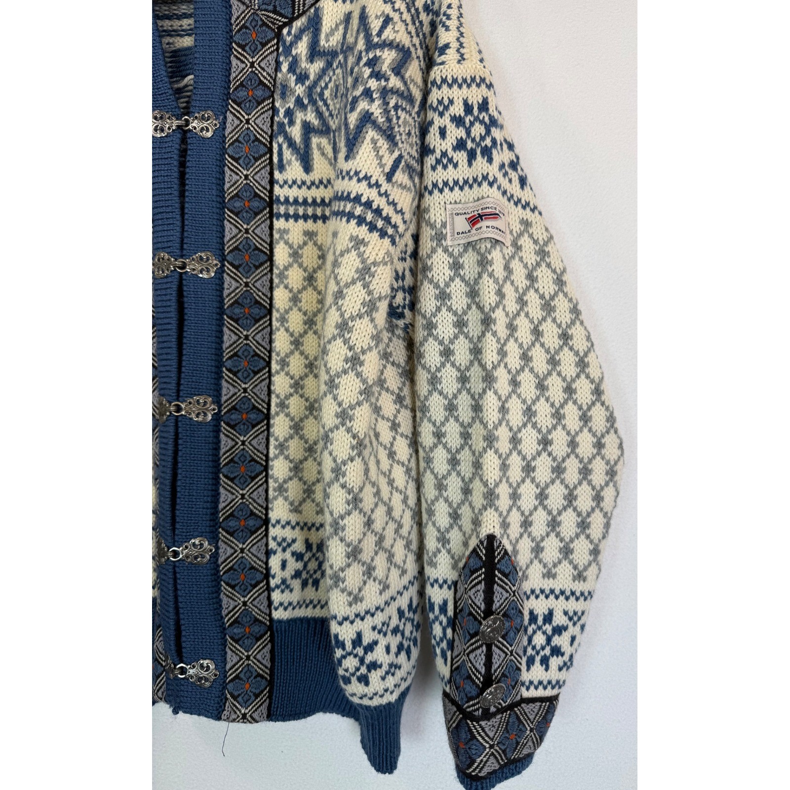 Vtg Dale of Norway Sweater 54 XL Blue Cream Wool Fair Isle Pewter Clasp Nordic