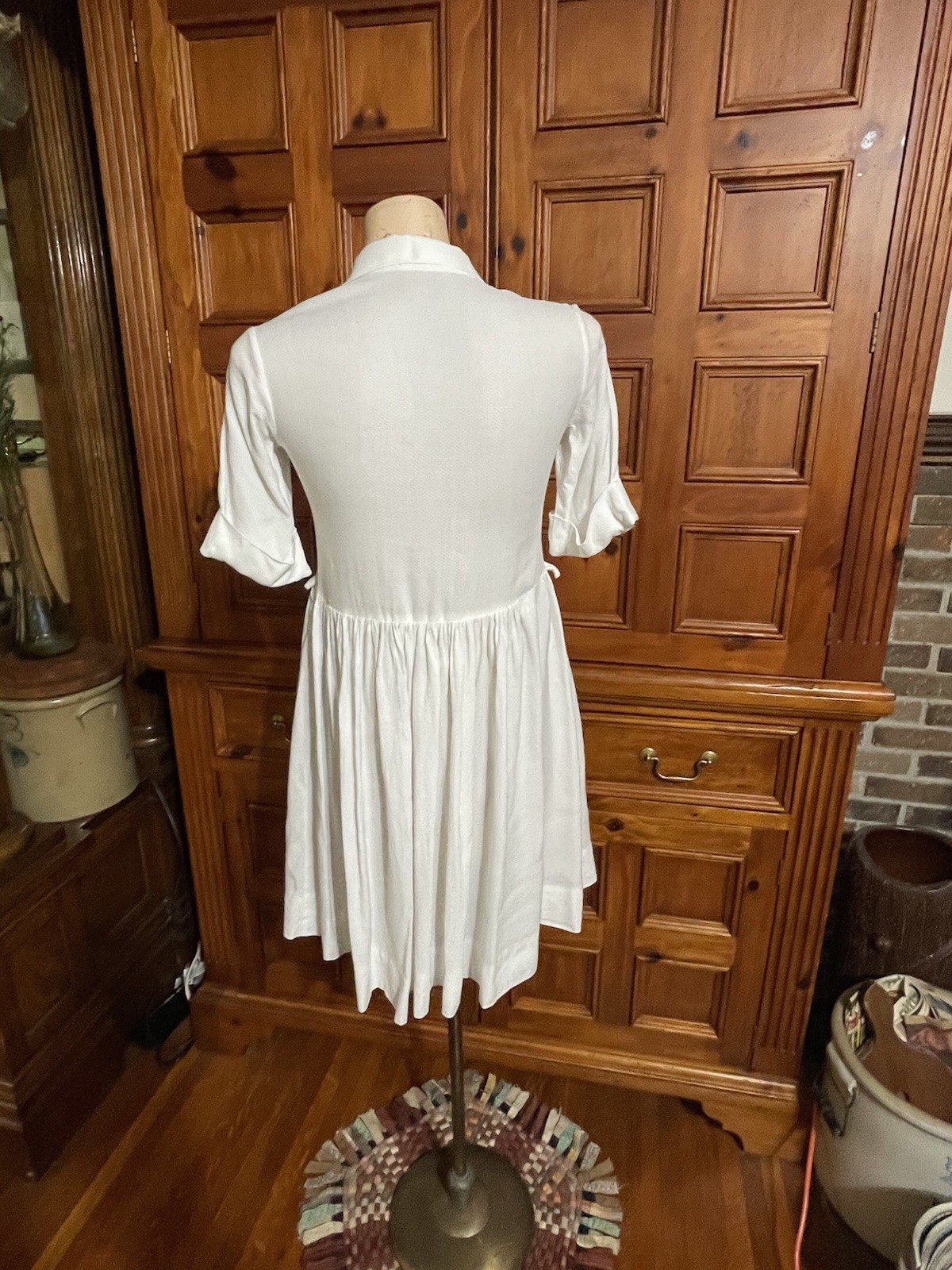 Vintage 40s 50s White Cotton RAYON Dress Embroidered Poodles 32″ Bust 32” WAIST