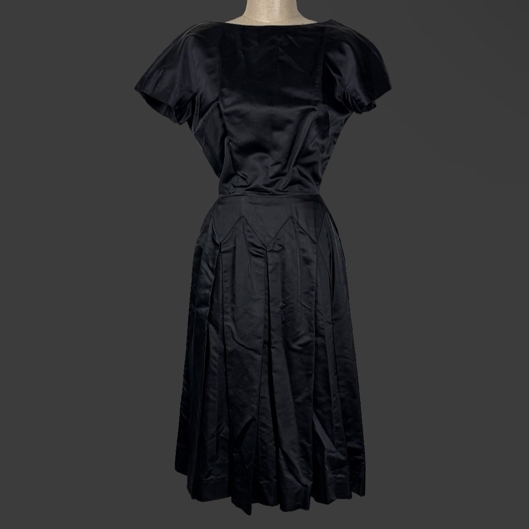 VTG 50s Dynasty Cocktail Dress Black Silk Taffeta Darts Pleated Low Back Size XS