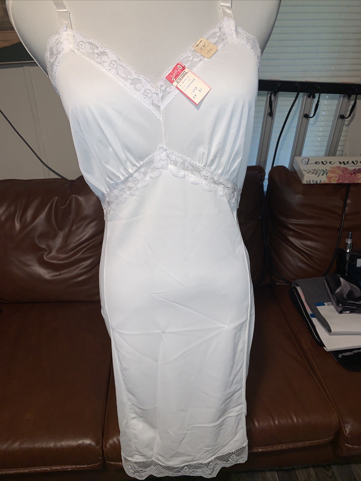 Vintage Dupont Antron III Womens Nylon White Full Slip NWT 32