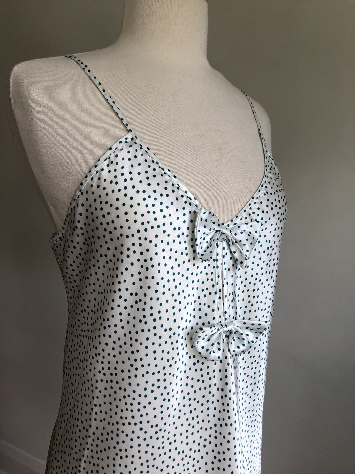GORGEOUS VTG INTIMATE AFFAIR White Satin Blue Polka Dots Chemise Nightgown SZ S