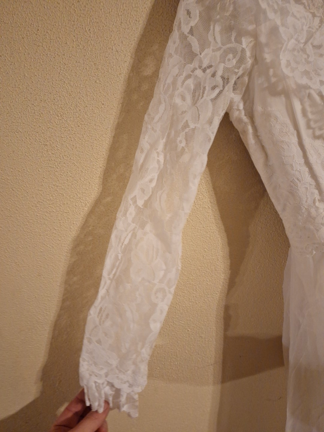 VINTAGE 1980S LACE WEDDING DRESS WITH BEADWORK WITH SLIP, VEIL,AND PURPLE GARTER