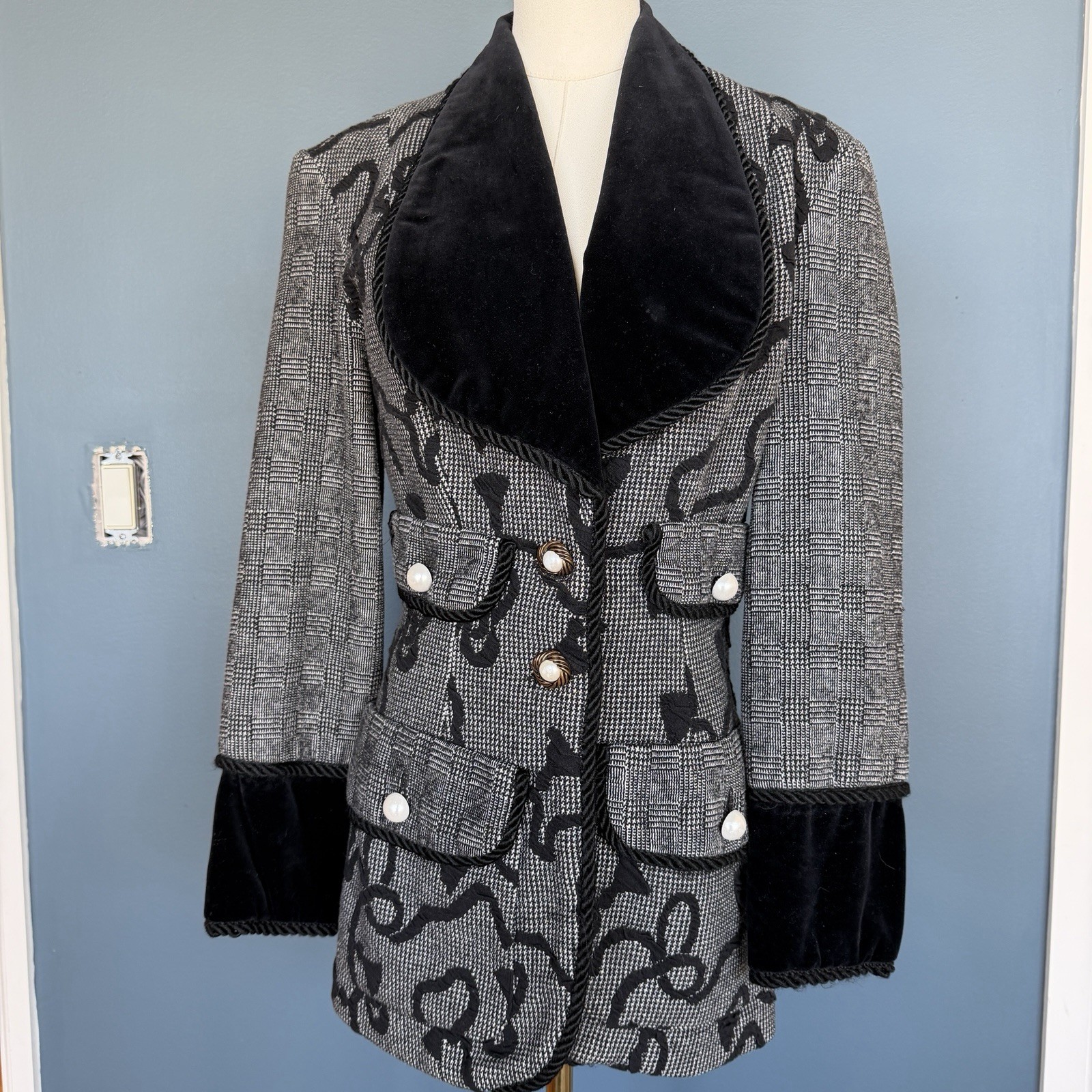 Vintage 1980’s Item Jacket Blazer Coat Black Velvet Trim Women’s Size 4 USA Made