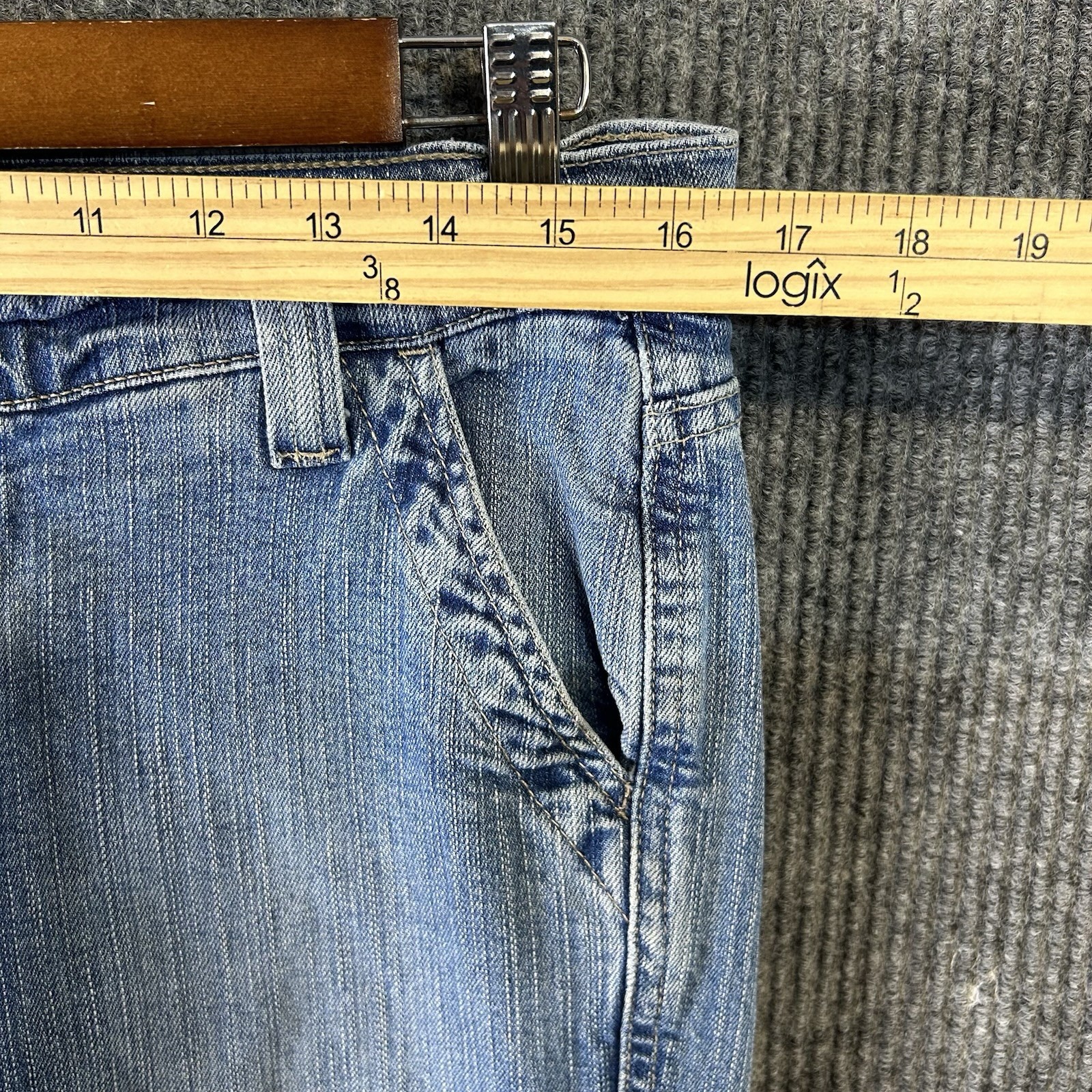 Vintage Levis Jeans Women’s 32/32 Flare Leg