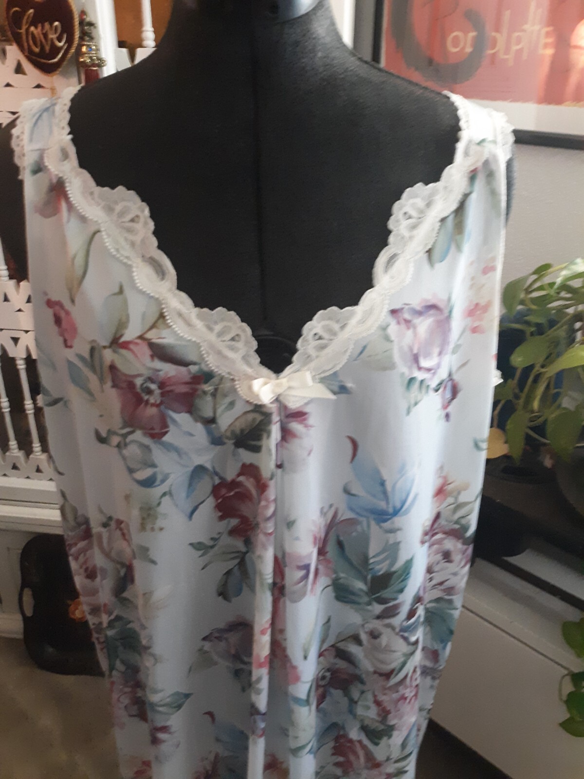 Vintage Chiha Womens Size Large Night Gown Floral Blue Pink Red Green Beige