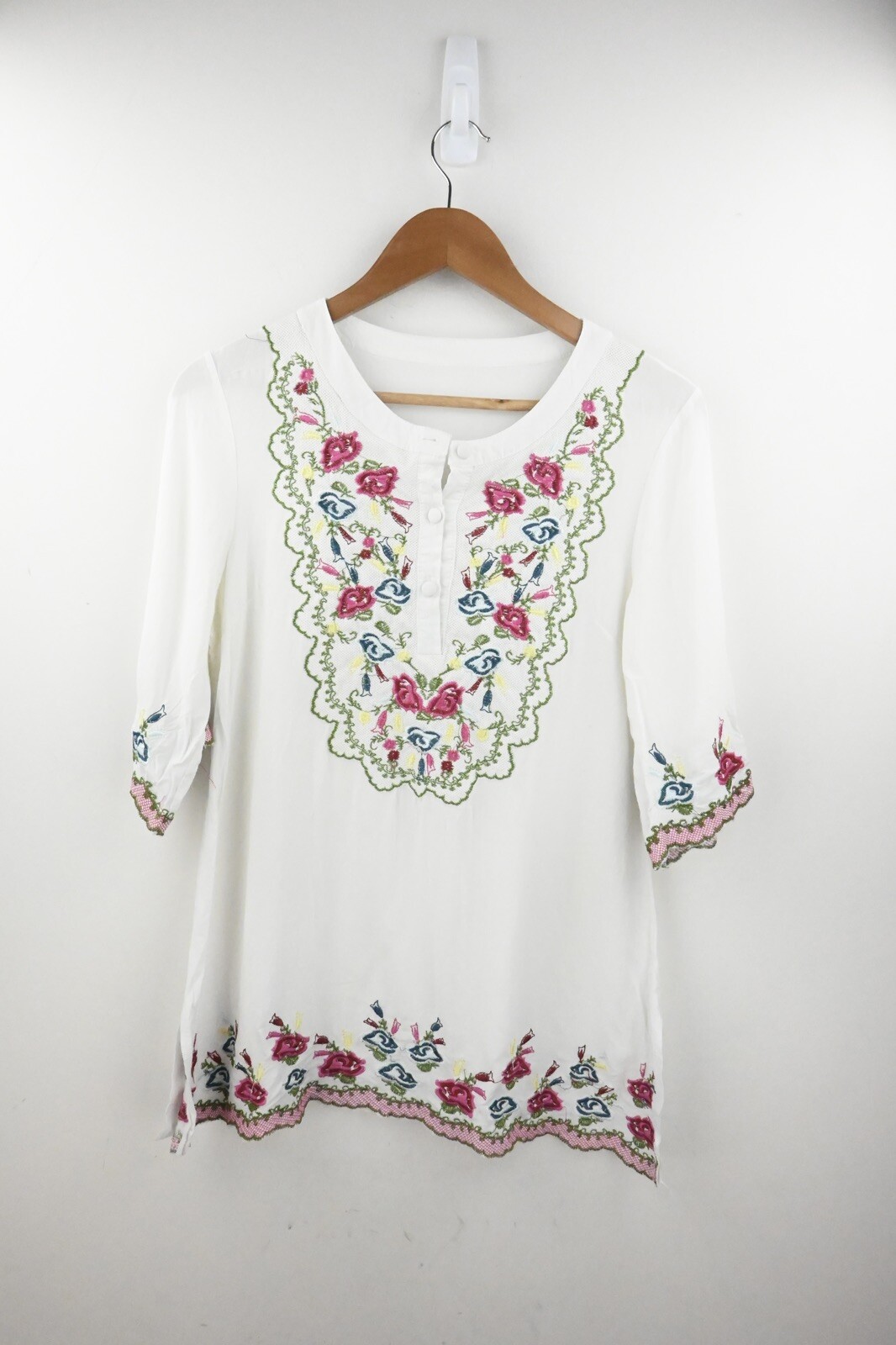 Vintage bohemian embroidered 3/4 sleeve sleeve blouse in white size M/UK10