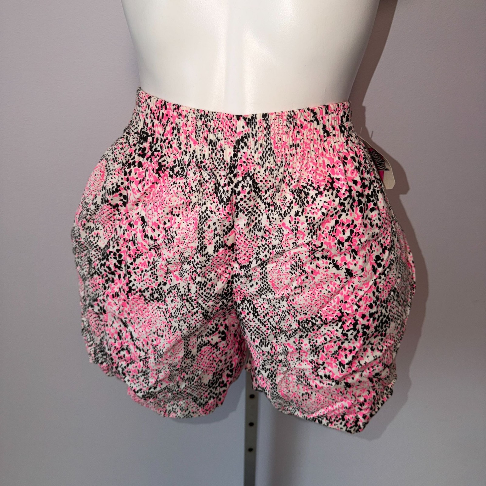 Vintage 80s Havana Max Deadstock Shorts Neon Pink Black Animal Print Snake Small