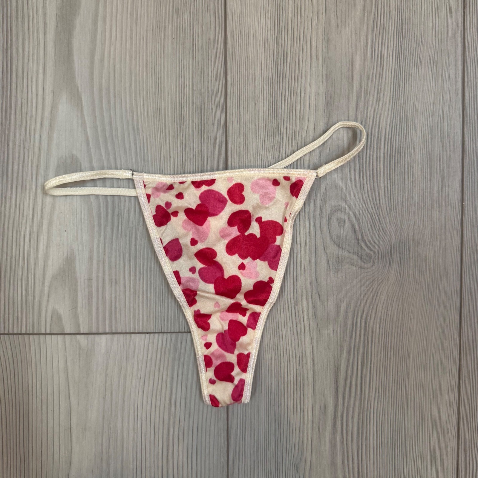 Vintage Victoria’s Secret Heart Print V-String Thong 2001 Y2K Pink Red NWT Small