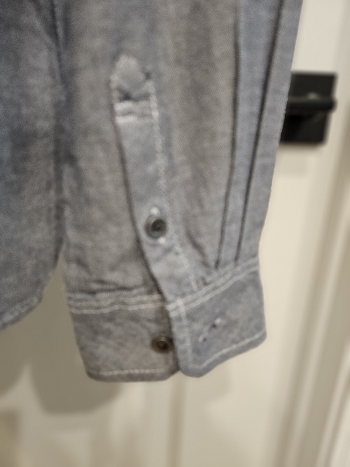 Vintage Womens Levi’s Chambray 100% Cotton Shirt Metal Buttons