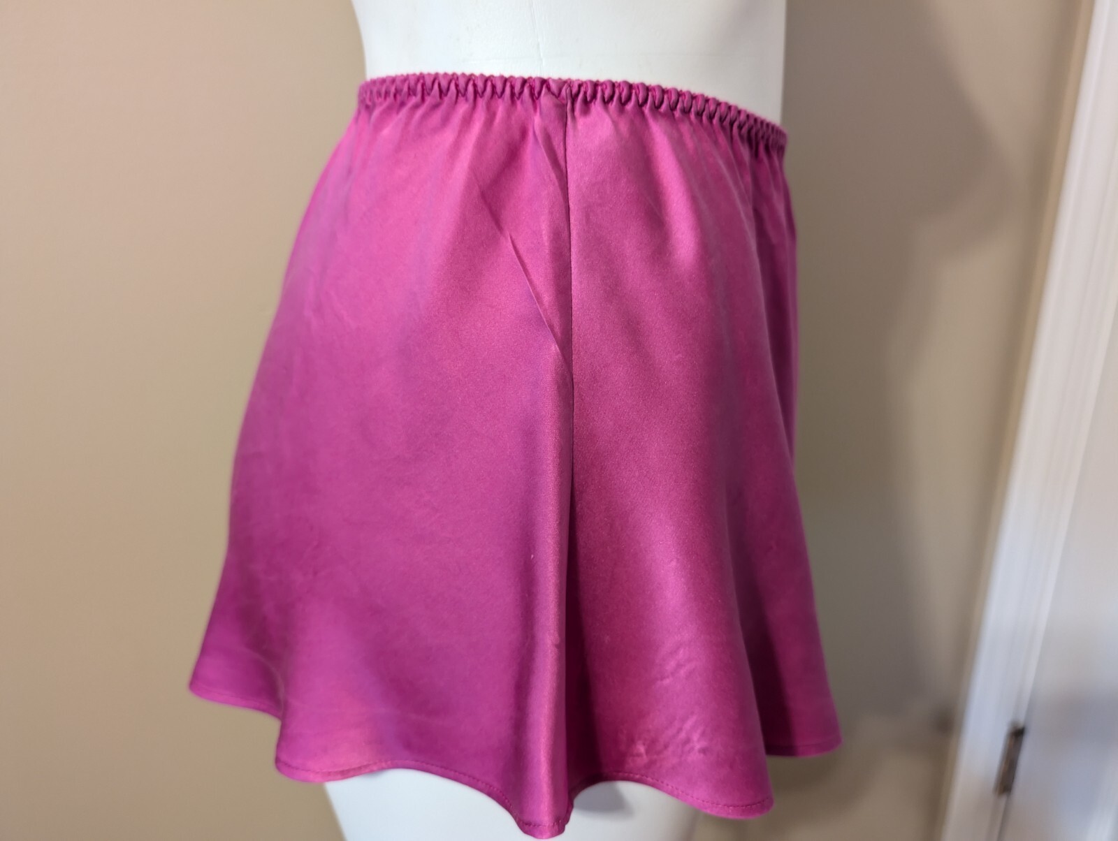 Vtg VICTORIA’S SECRET 100% Silk Fuchsia Pink Cami & Tap Panties Gold Label Sz S