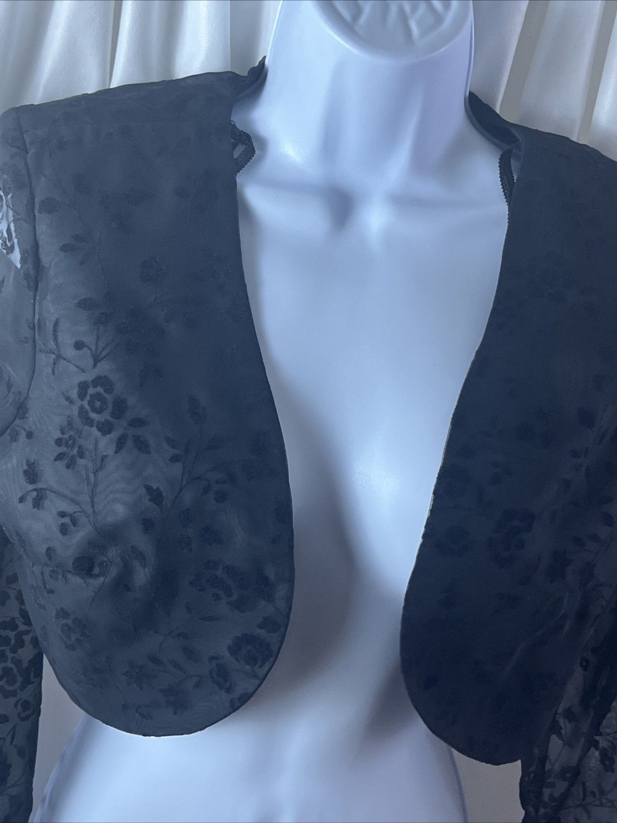 Vintage CDC Evening Women’s Black Flocked Lace Cropped Bolero Jacket Size 8