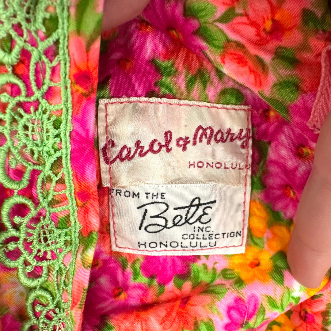 Vintage 1970s Carol & Mary Honolulu Pink Dayglo Puff Sleeve Pleated Maxi Dress