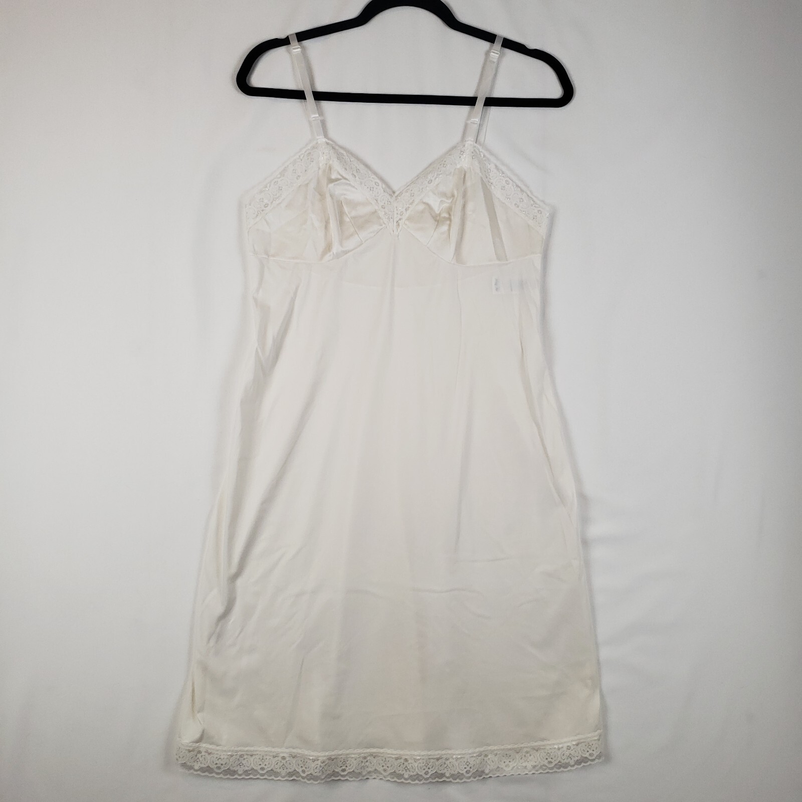 Vanity Fair Full Slip Dress 34 22″ Lace Shimmer Beige Nude 100% Nylon Medium