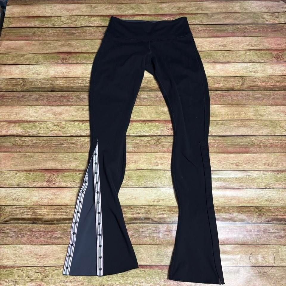 Unique Vintage Lululemon reversible Groove pants black/gray snap. Item 435
