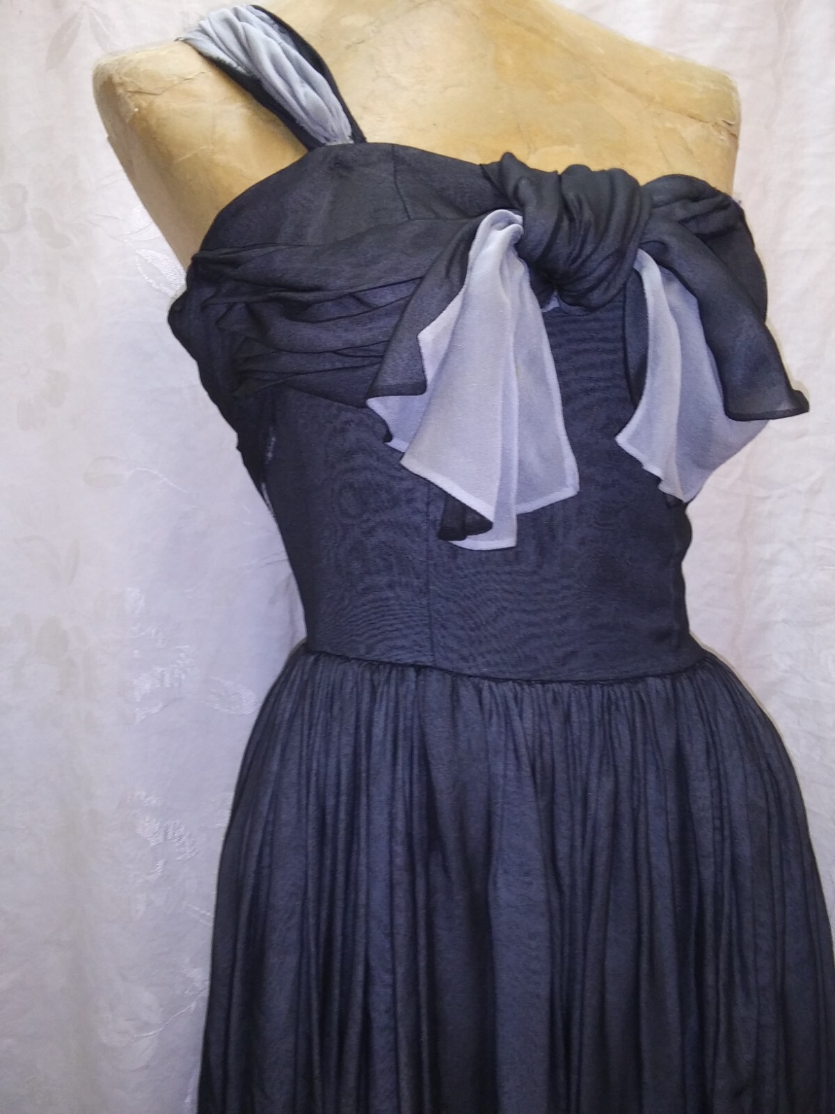 Vintage 1950’s Black & Gray Silk Glamorous Evening Cocktail Dress Size Small