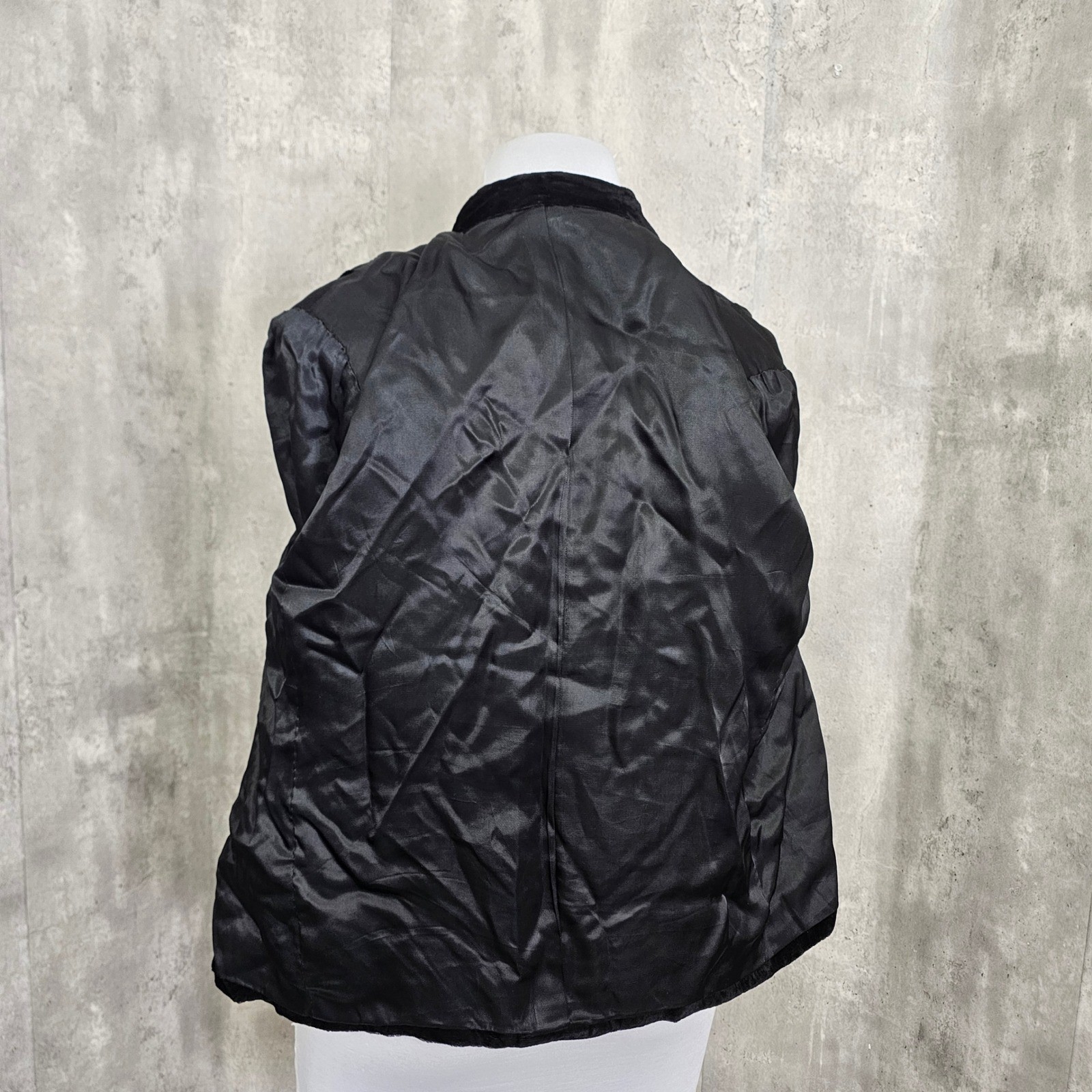 Vintage Black Embossed Velvet Jacket Womens L Gothic Witchy Evening Coat