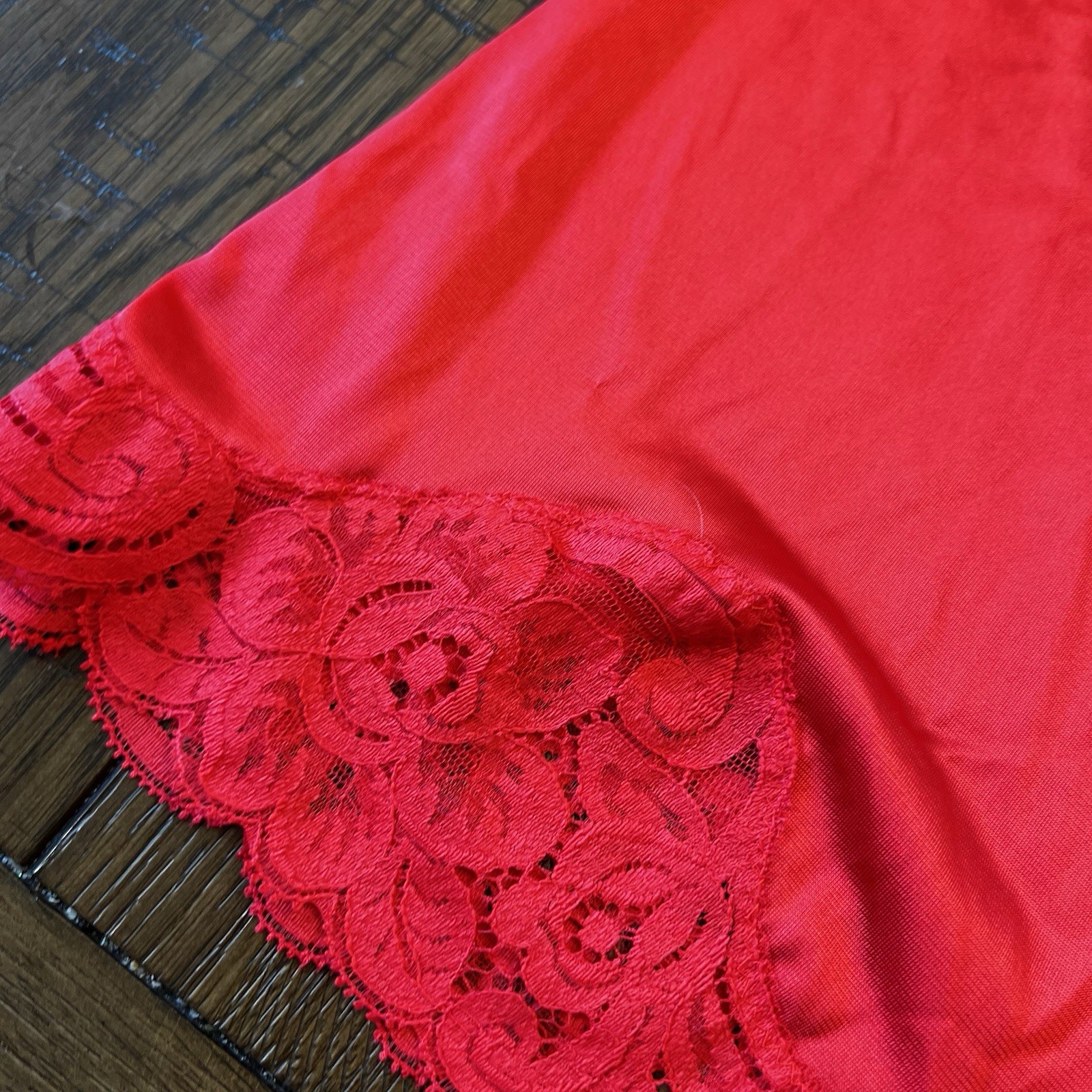 Vintage Vanity Fair L 28” Red Half Slip Antron III Nylon Lace Trim Side Slit USA