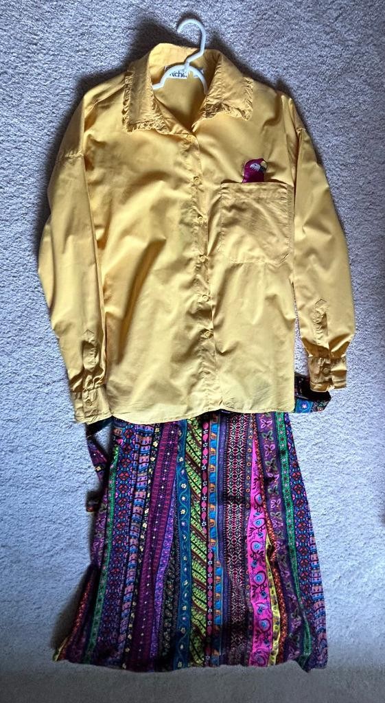 VINTAGE EMBROIDERED PARROT BLOUSE (MICHEL) & COLORFUL SKIRT. SEE MEASUREMENTS!