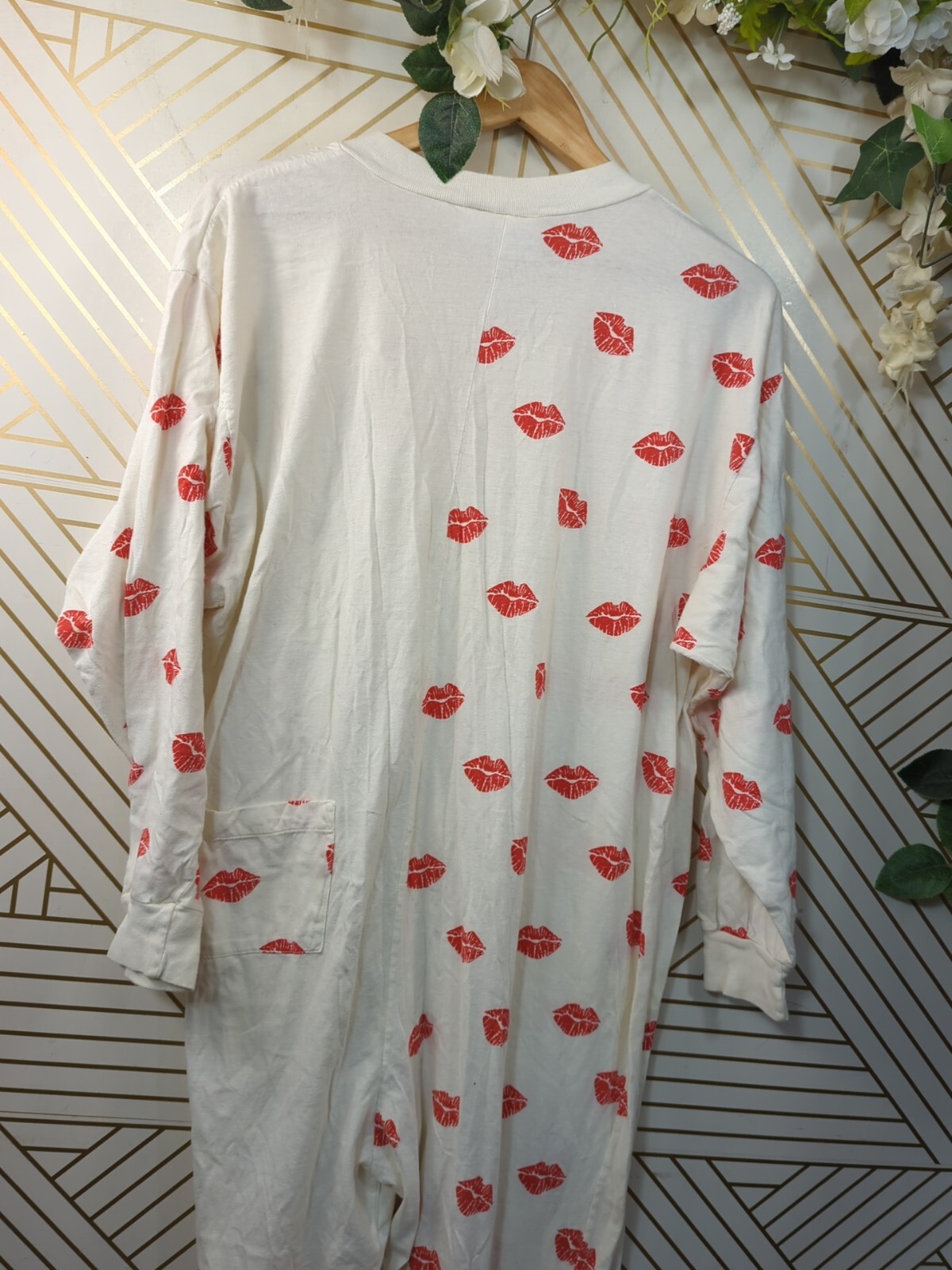 NAP BRAND Vintage One Piece Jumpsuit Sleeper Pigs Lips Kisses Button Up LARGE