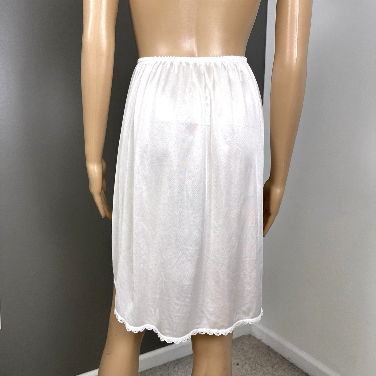 Warners Perfect Measure Half Slip Bright White Size Medium 55308 USA Made Nylon