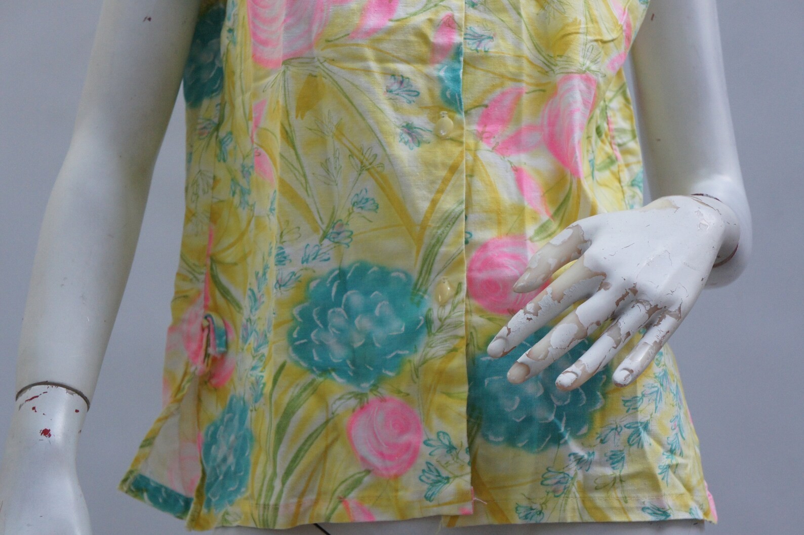 Vintage 60s Bright Floral Print Sleeveless Blouse Top Shirt Retro Mid Century Co