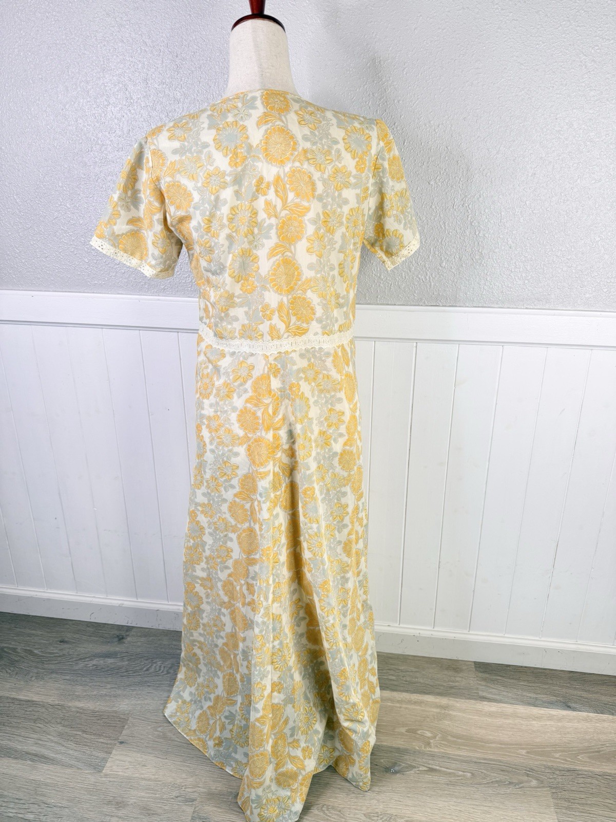 Vintage 70s Yellow Retro Floral Handmade House Dress Housewife Lace Trim