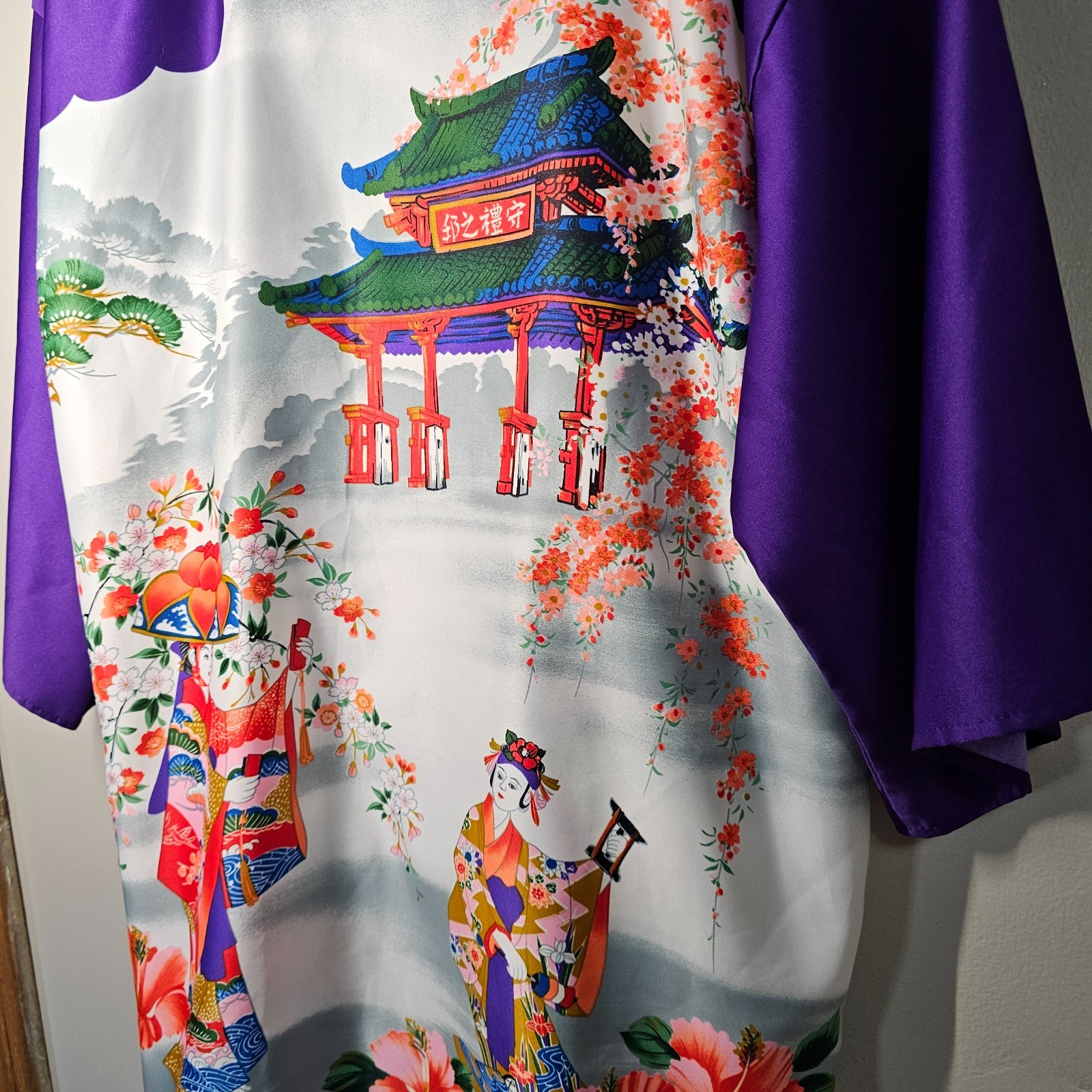 Vtg Ichiban Japanese Kimono Robe Purple Geisha Pagoda Satin NWOT Made in Japan