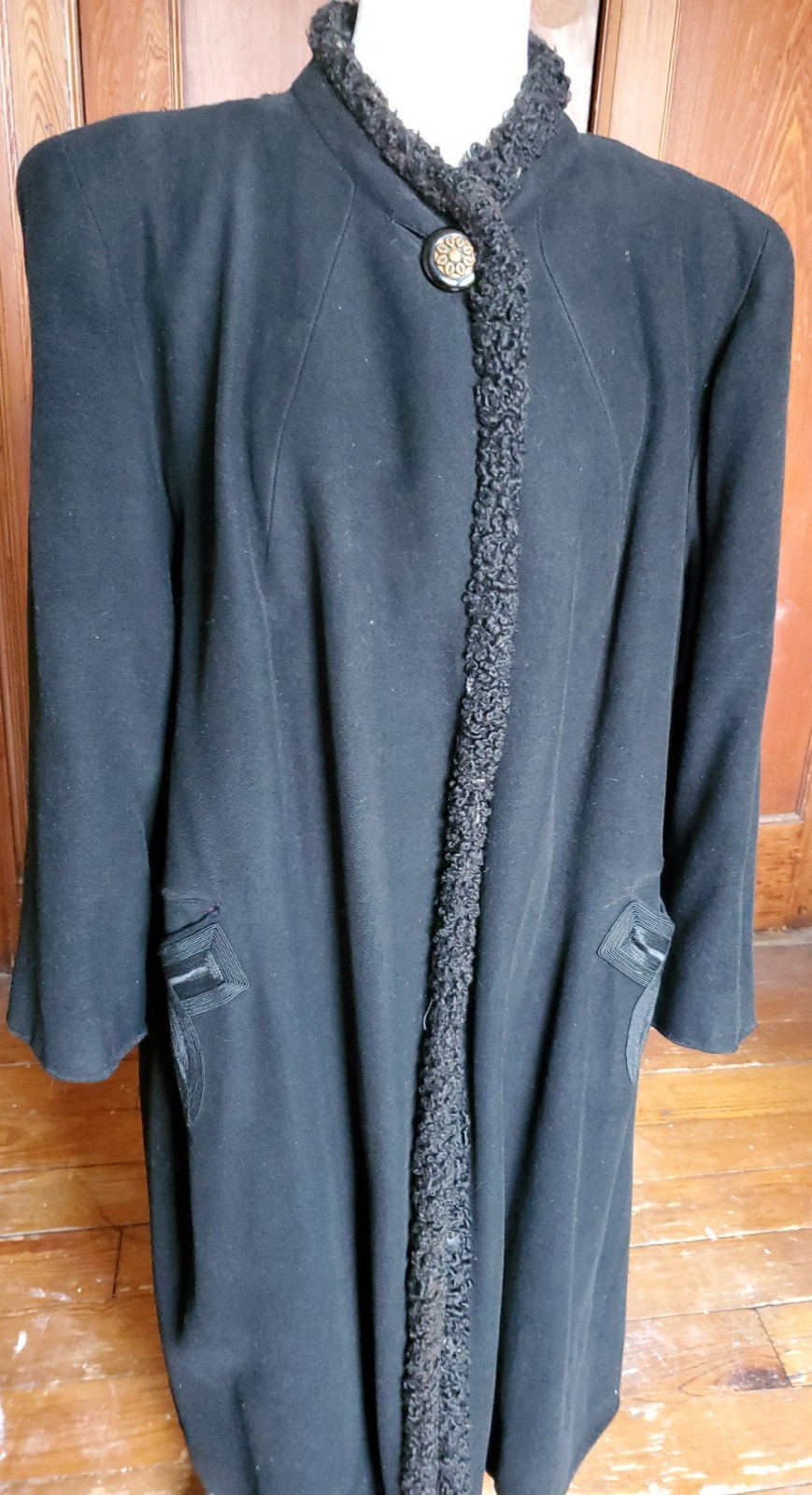 1940s LADIES BLACK WOOL SWING COAT W/CURLY PERSIAN LAMB & HOLLYWOOD DRAPE STRAPS
