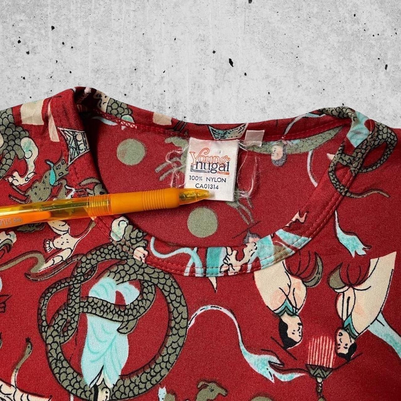 70s Vintage Novelty Print Shirt Art Traditional Animal Dragon Snake Pattern.