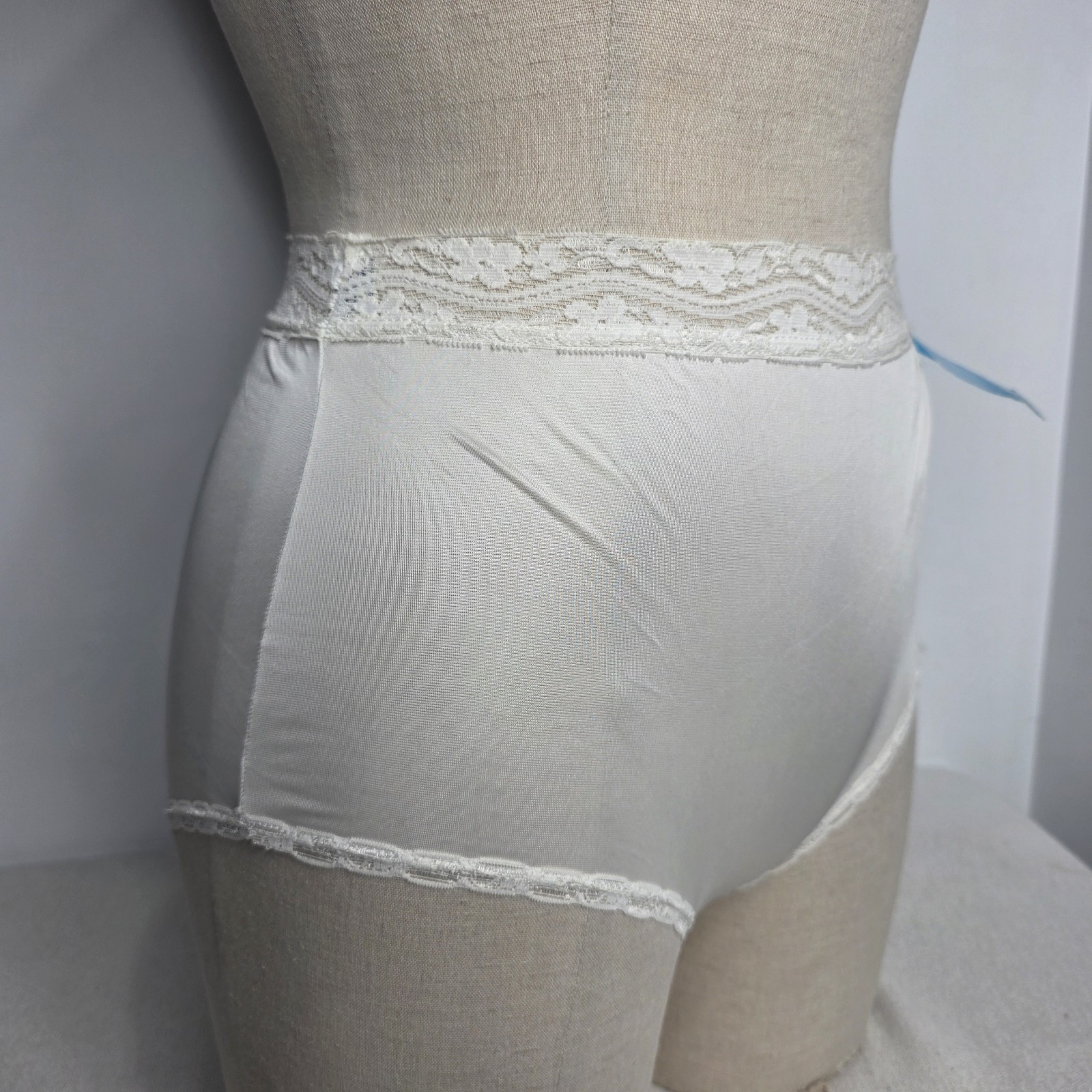 Vintage Bestform White 100% Nylon High Rise 'Granny Panties’ NWT! Size 5