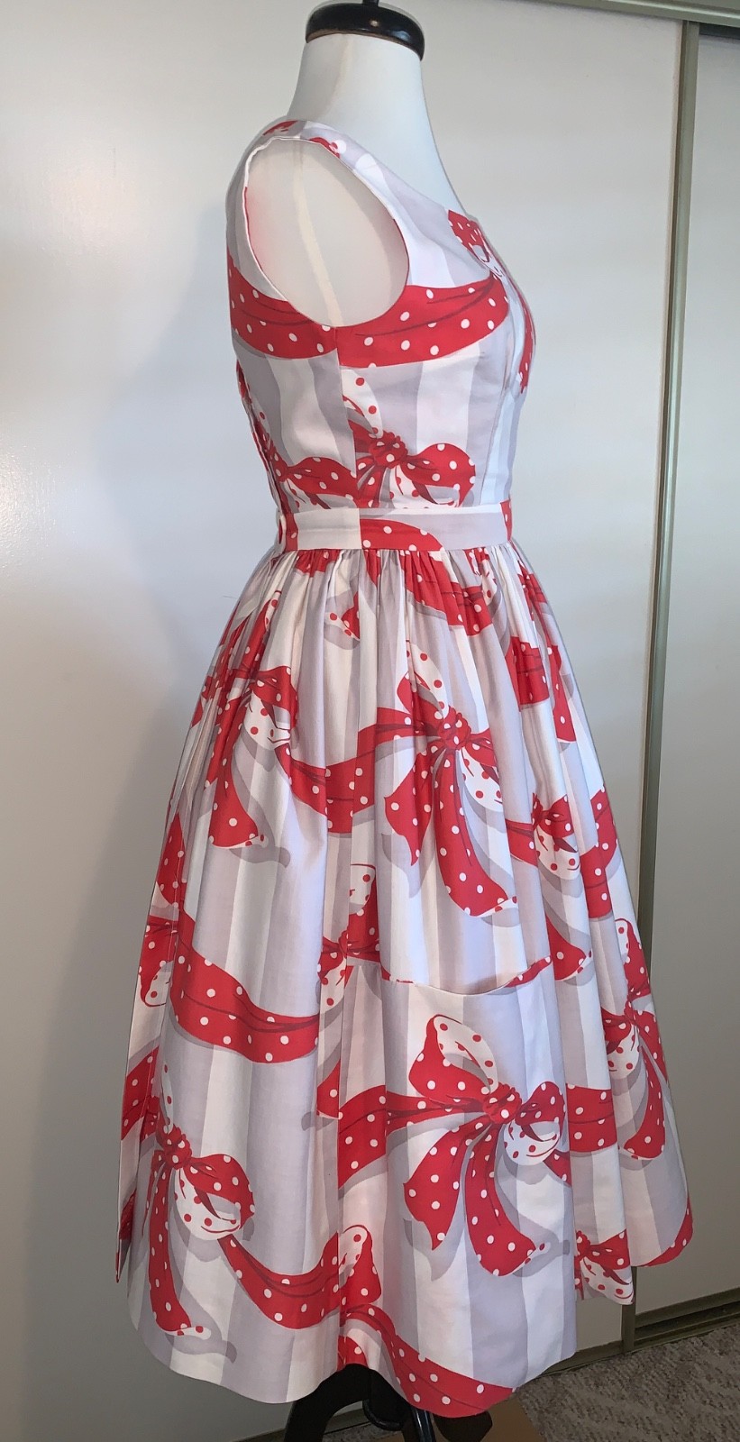1950-60s Vintage/Retro Rockabilly Full Skirt Wrap Dress w/Pockets — Great Look!