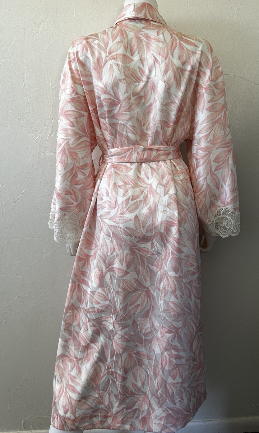 Vintage NATORI Nieman Marcus Silky Robe Pink Floral Lace Accents Size Medium