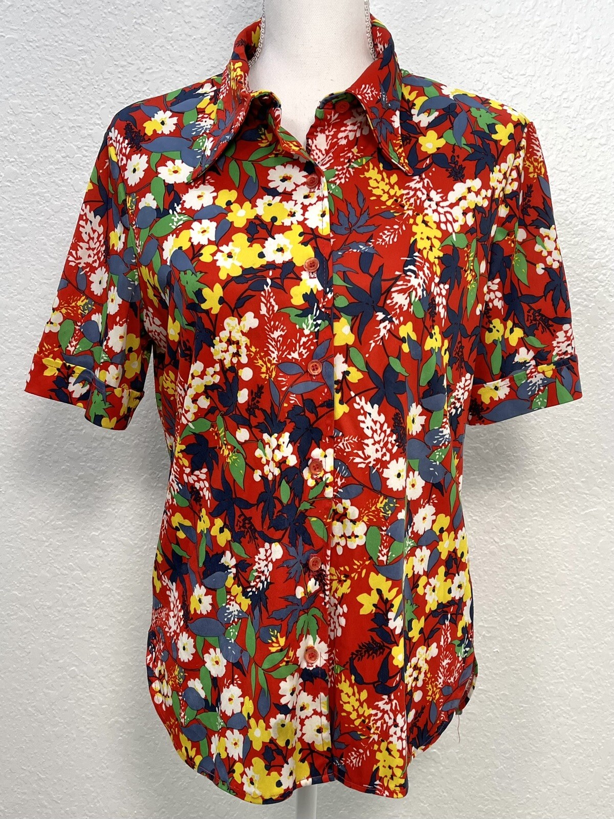 VTG 1970s CENTER STAGE Womens SMALL Red Floral Polyester S/S Button-Up BLOUSE