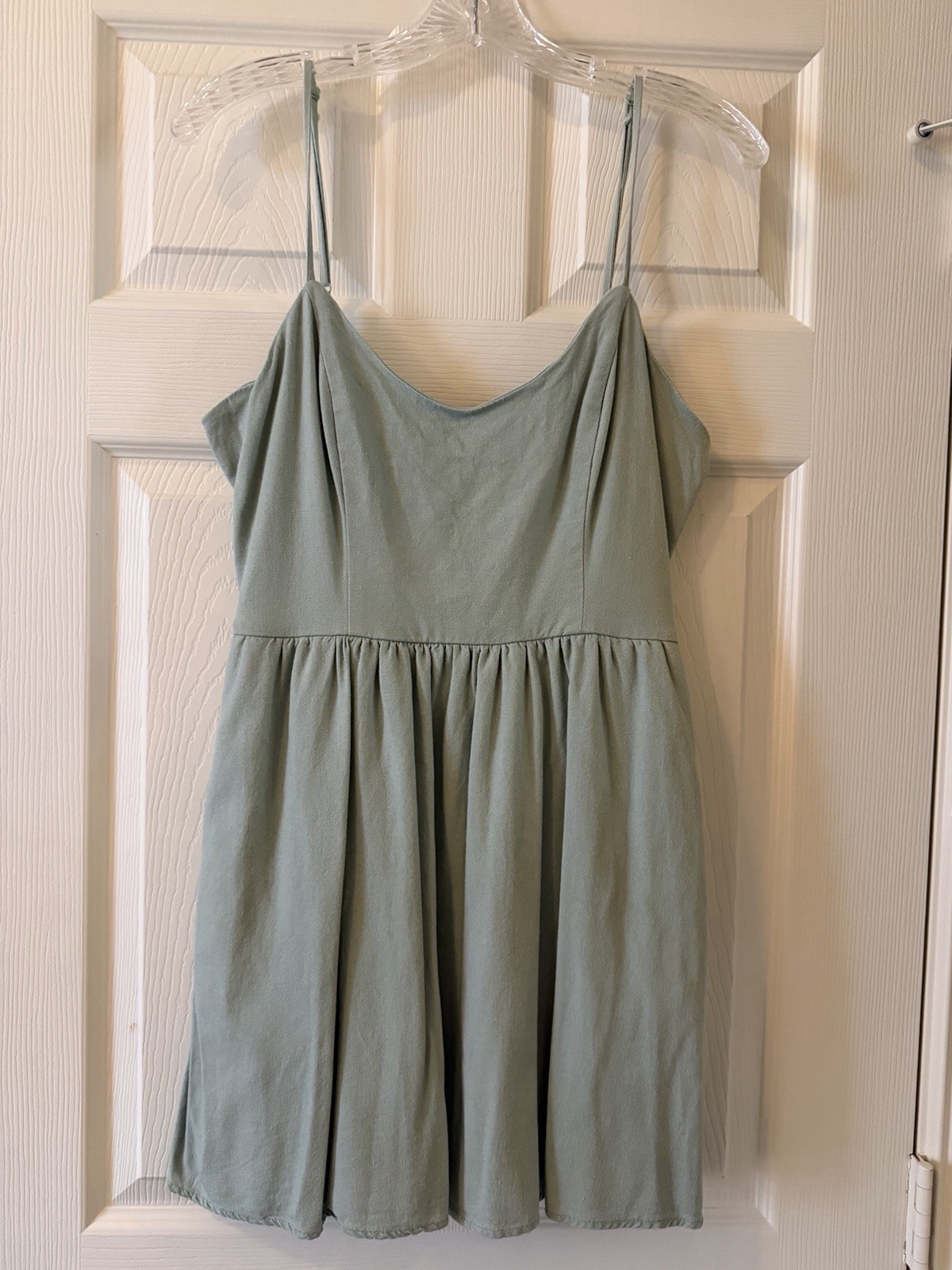 DRESS Francesca’s Mini SUNDRESS SZ M Sage Green Adjust Straps Cross In back EUC