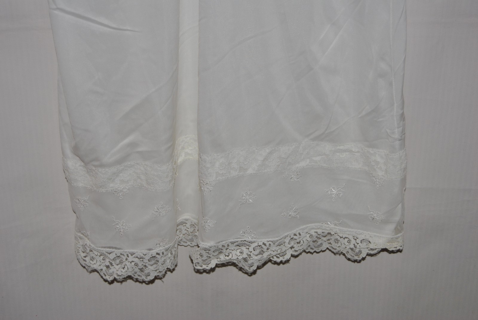 Women’s BRADLEY Vintage Cream Full Slip Size 38