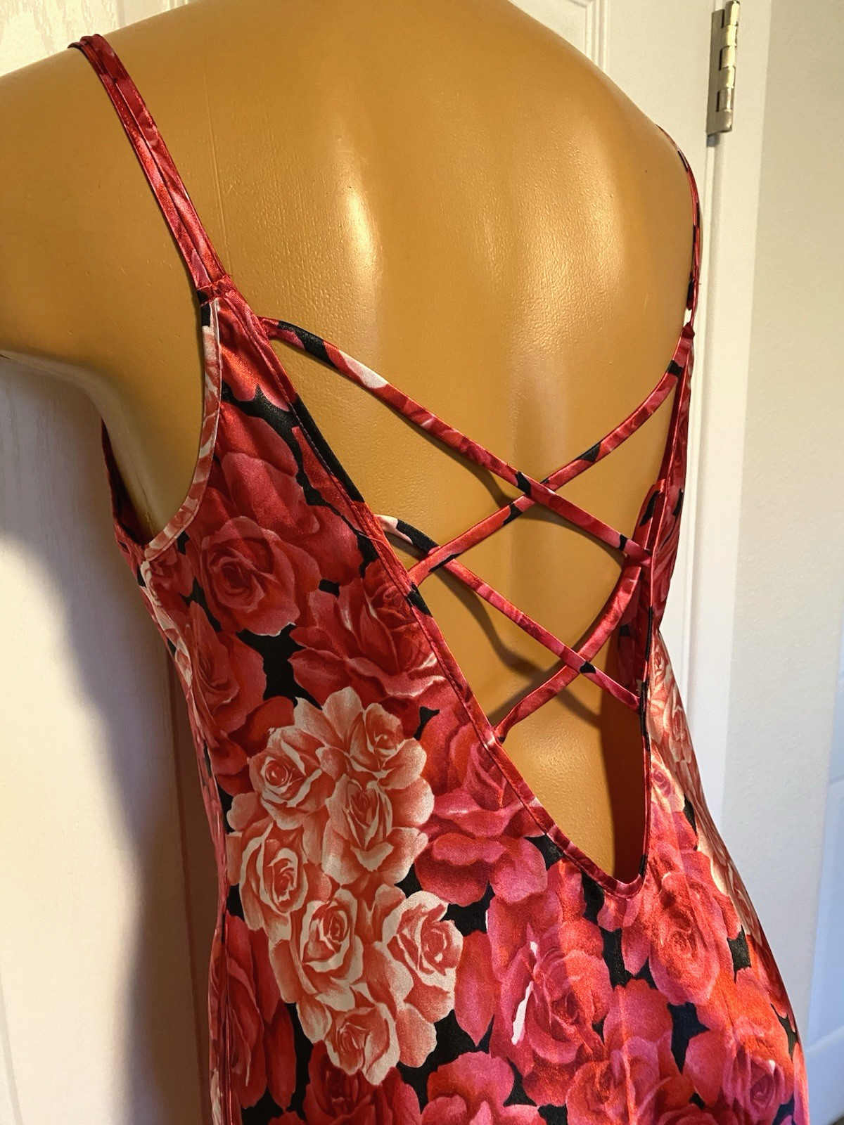 VTG Y2K SABRINA LINGERIE RED FLORAL SATIN W/ STRAPPY LOW BACK NIGHTGOWN SZ M