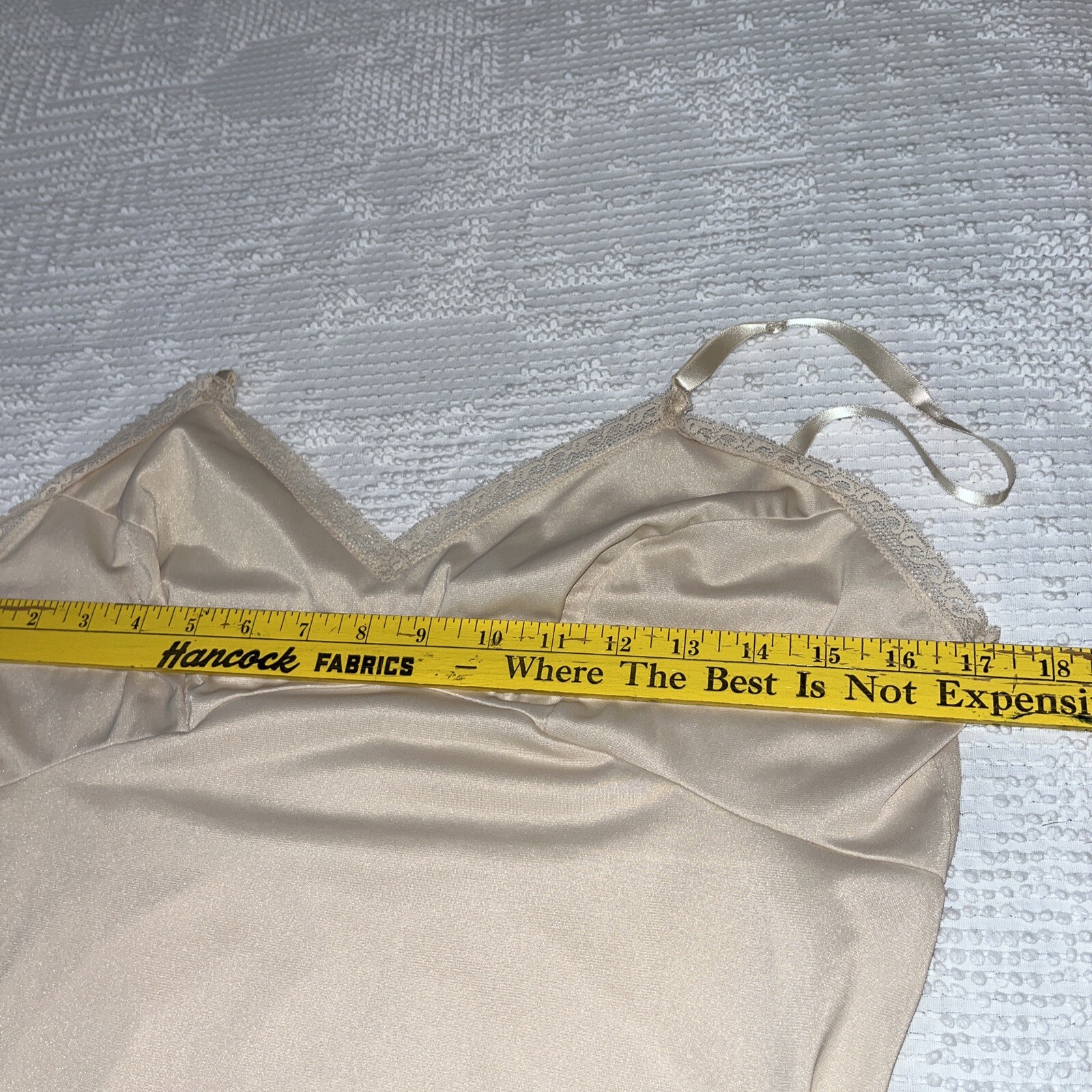 Unbranded Full Slip Beige Nude 17” Across Bust 33” Pit To End Of Hem. Vtg.