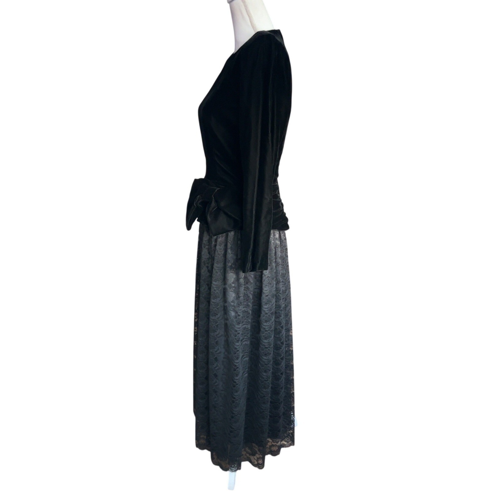 Vintage NUIT velvet and lace formal dress w bow SZ: 2 (approx SEE MEASUREMENTS)