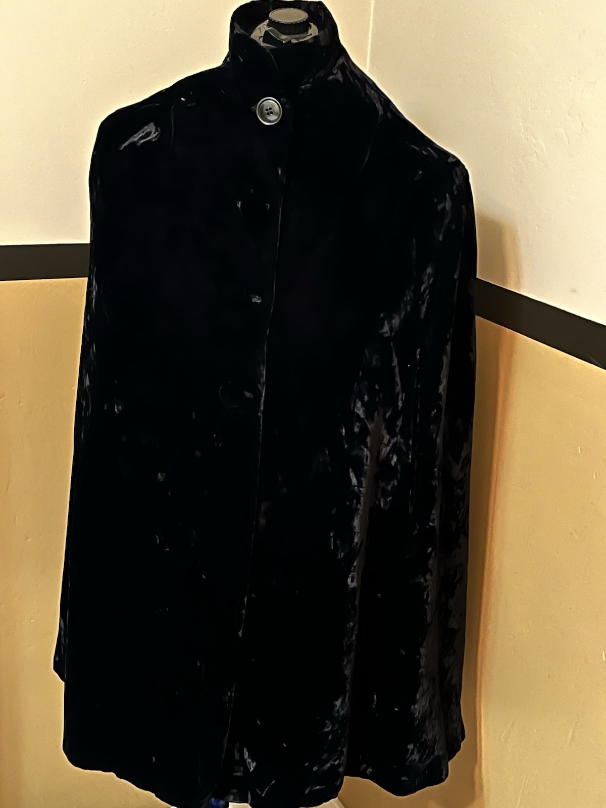 VTG Black Velvet Cape Button Front Victorian Opera Goth Steampunk 34” Long READ