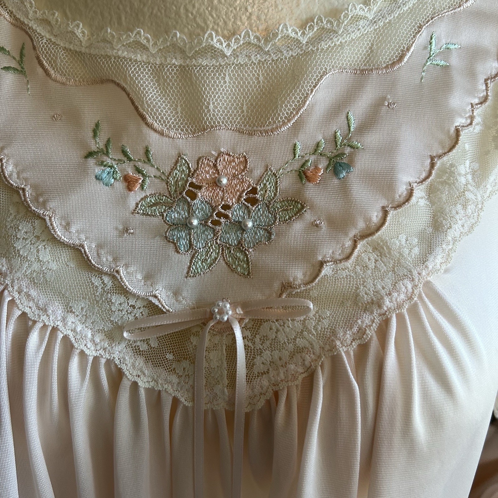 1970s Loraine Pink Nylon Lingerie Chiffon Lace Peignoir Set Robe Nightgown L & M