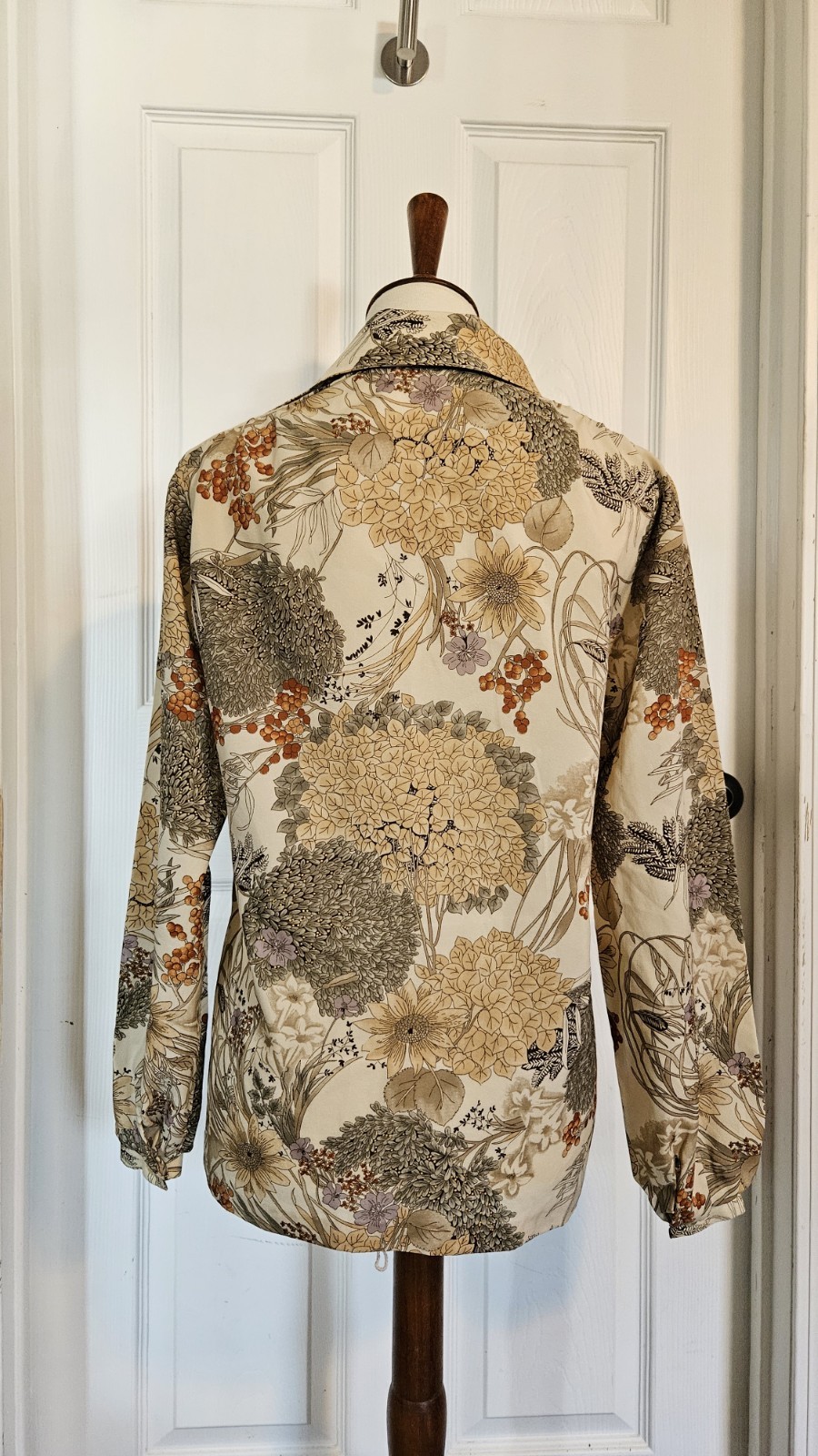 Vintage Lady Arrow Beige Orange Botanical Floral Long Sleeve Blouse Size Medium