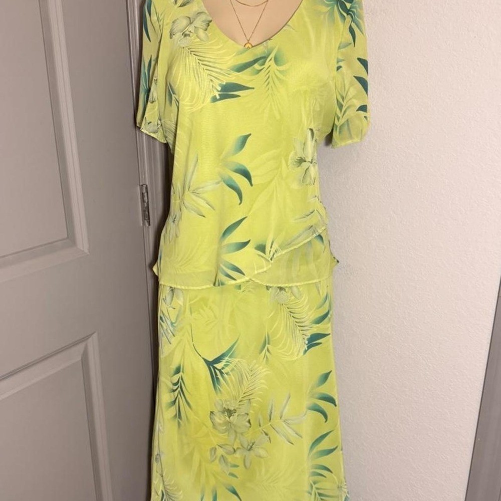 Vintage Studio 1 yellowish greenish 2 piece set