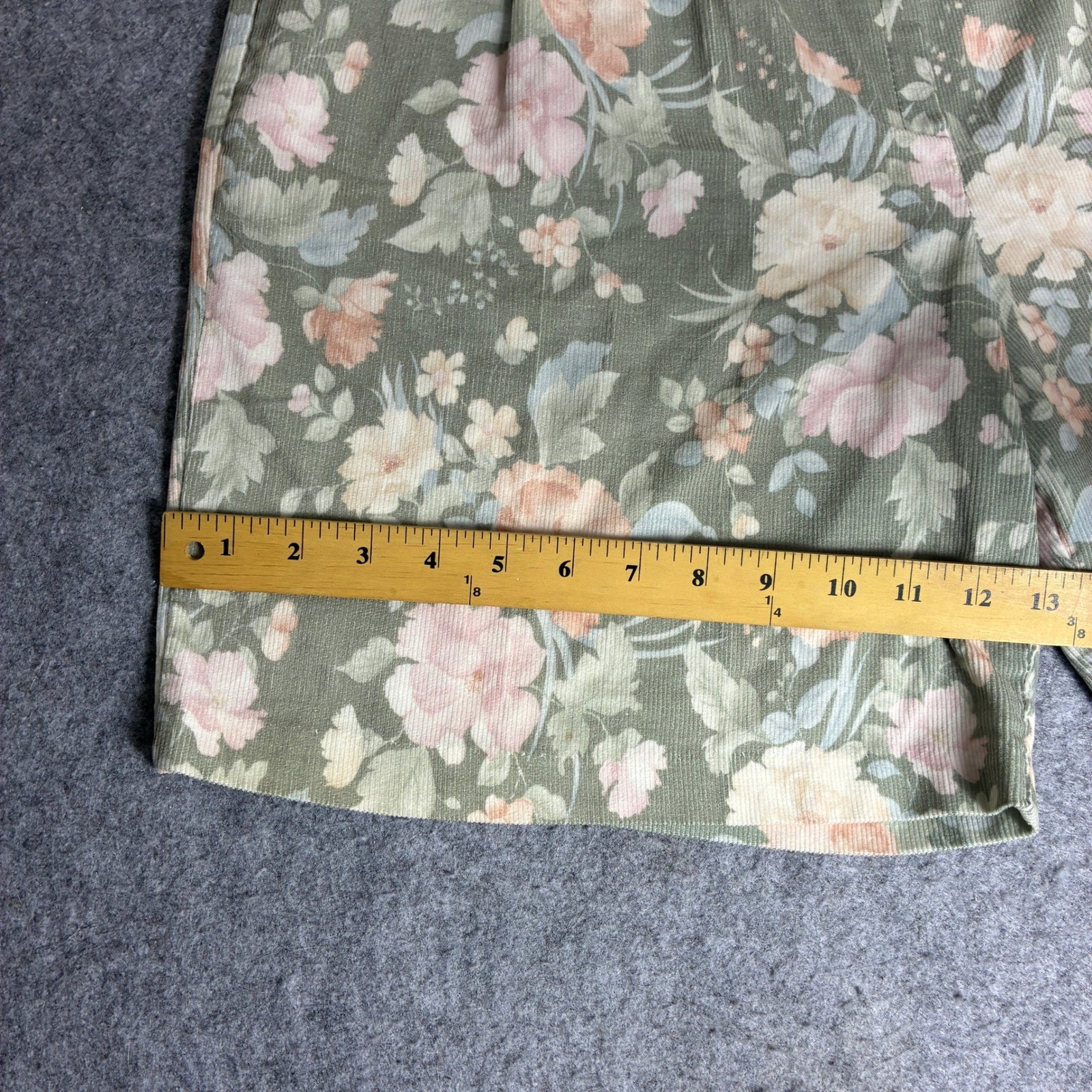 Darlyn Designs Vintage Women’s W30 Floral Corduroy Shorts High Waist Sage Green
