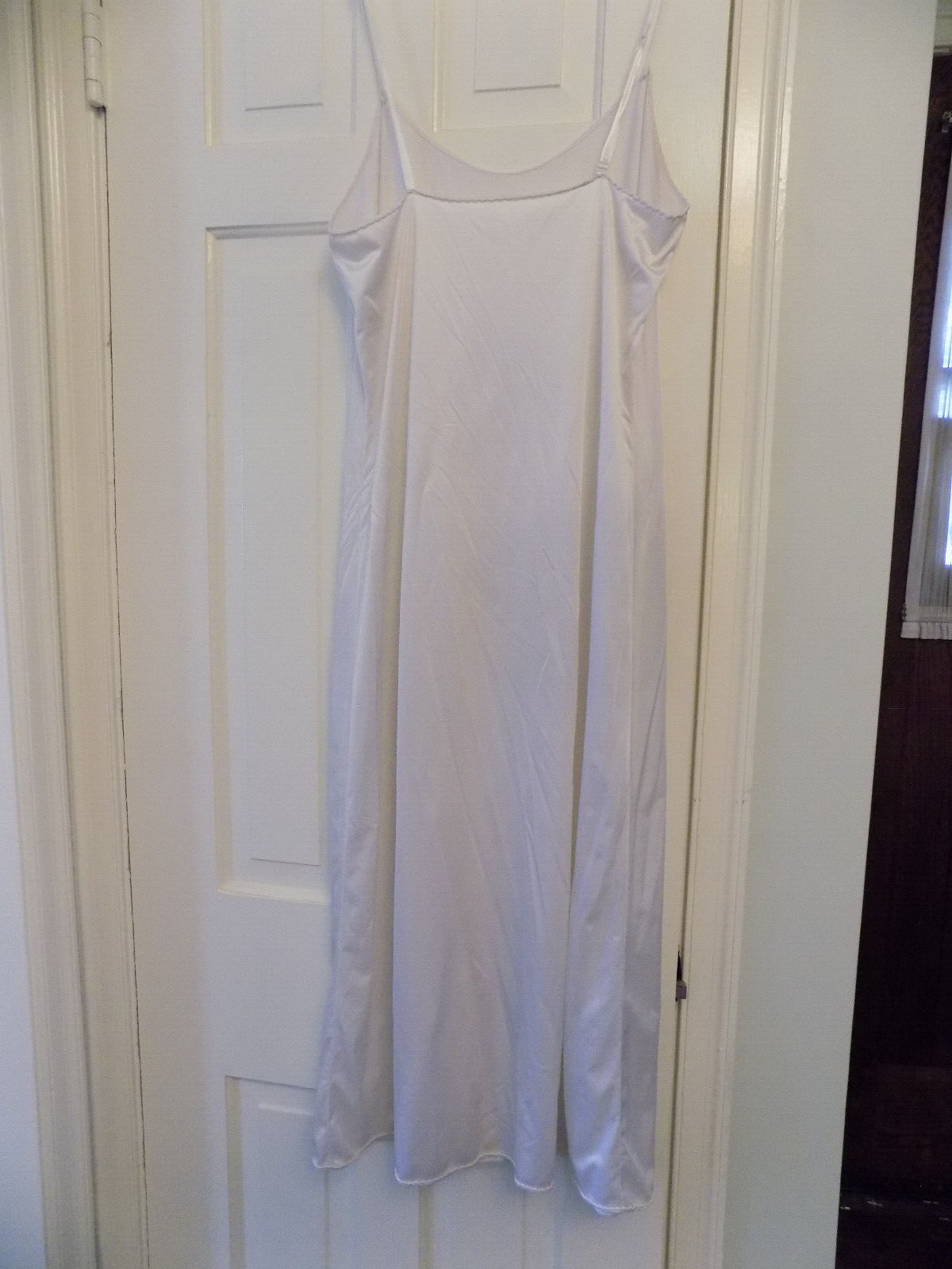 VANITY FAIR Vtg Long Ivory Slip Nightgown sz 34 32″-40″ length Scallop edge EUC