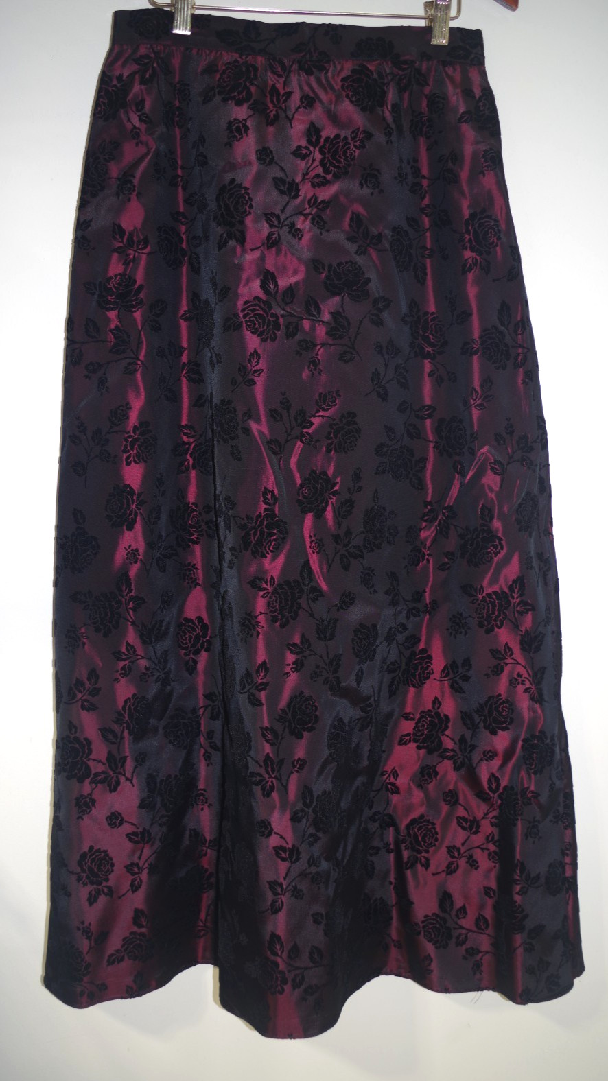 R11 NEW Vintage 60s Red Iridescent Black Velvet Roses Flock Long Maxi Skirt 10