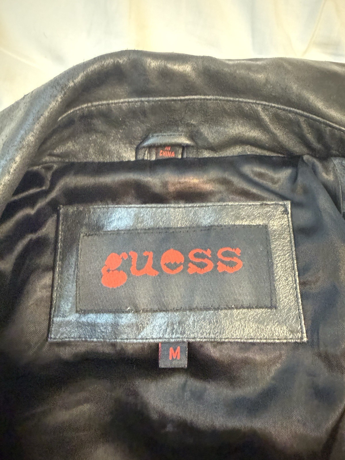 GUESS vintage 90s women’s Black Leather Full Zip Lined Short Biker Jacket Size M