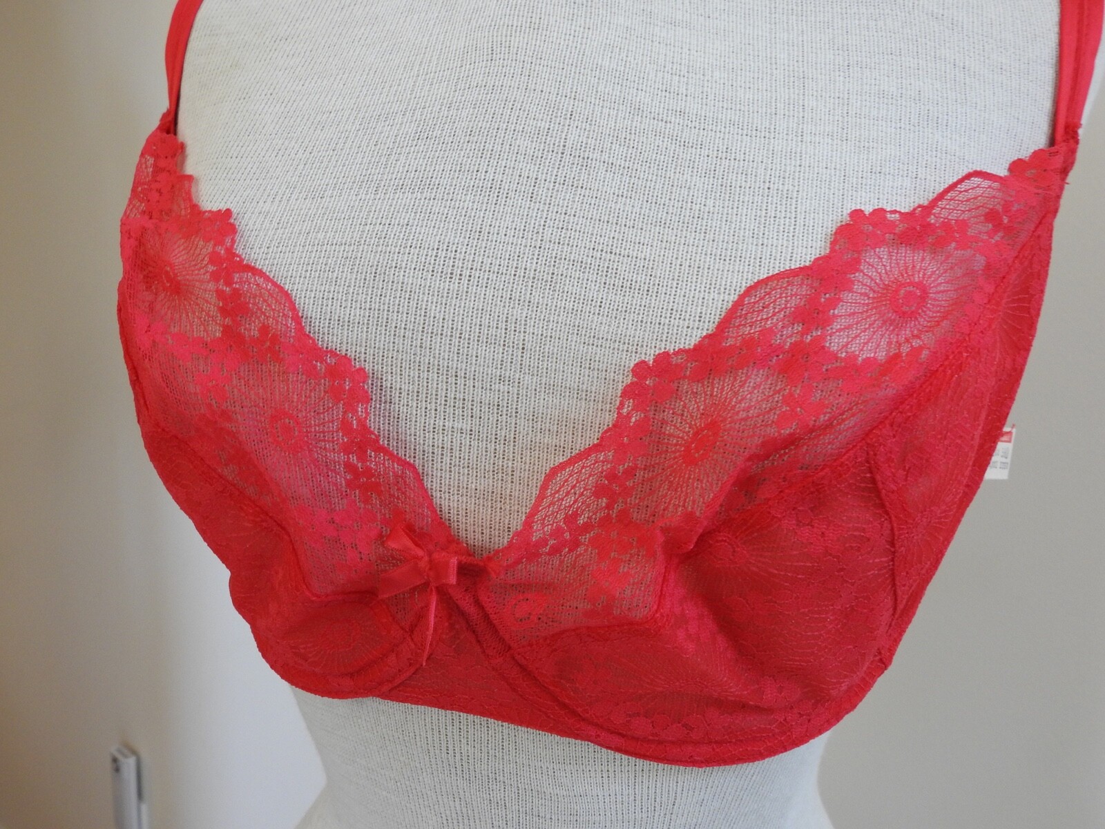 vintage NOS sexy RED LACE BRA Jezebel Renee of Hollywood 38D with original tag