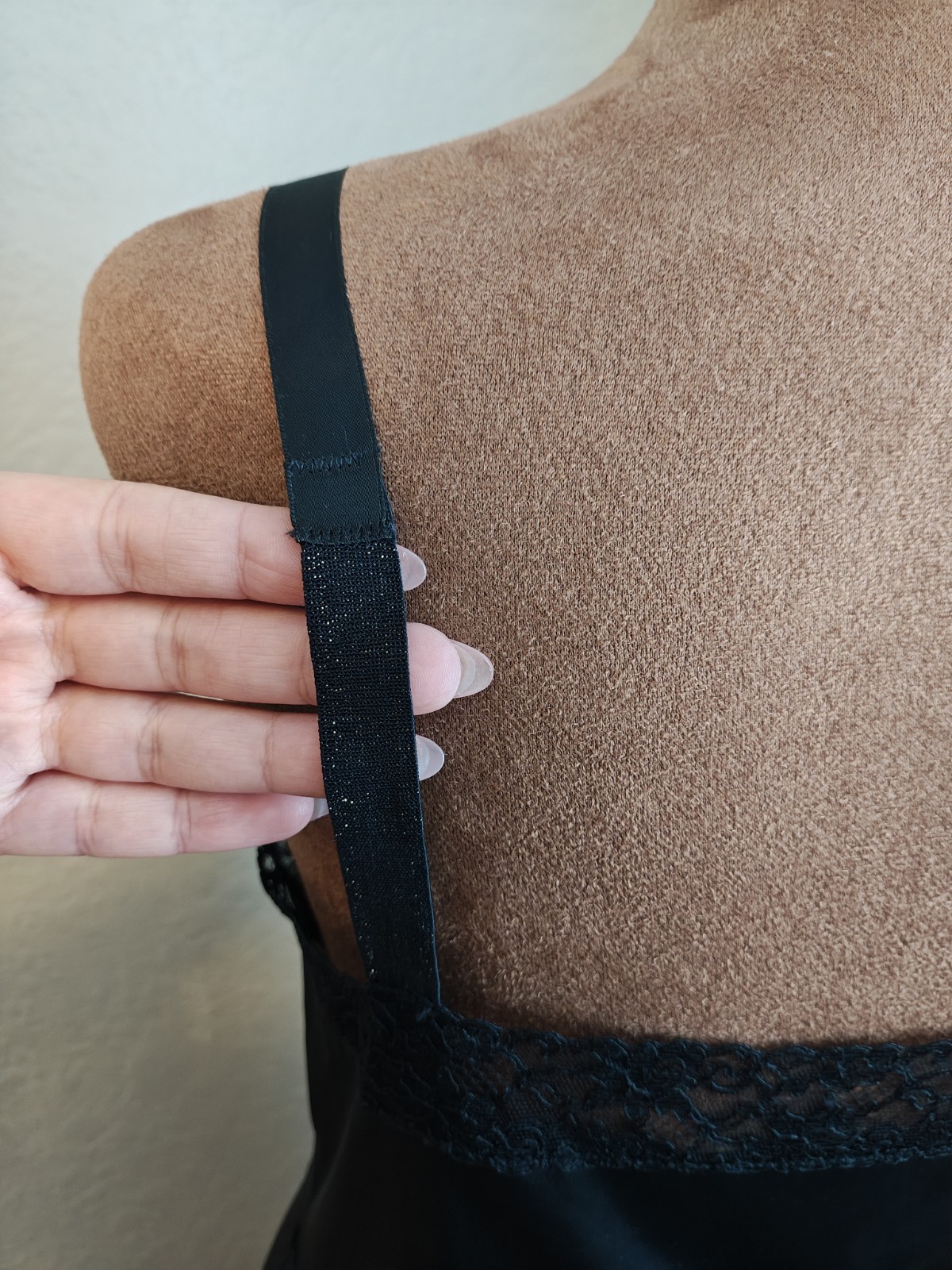 Classic 1960s Laros Black Lingerie Elegant Lace Trim Slip Size 34