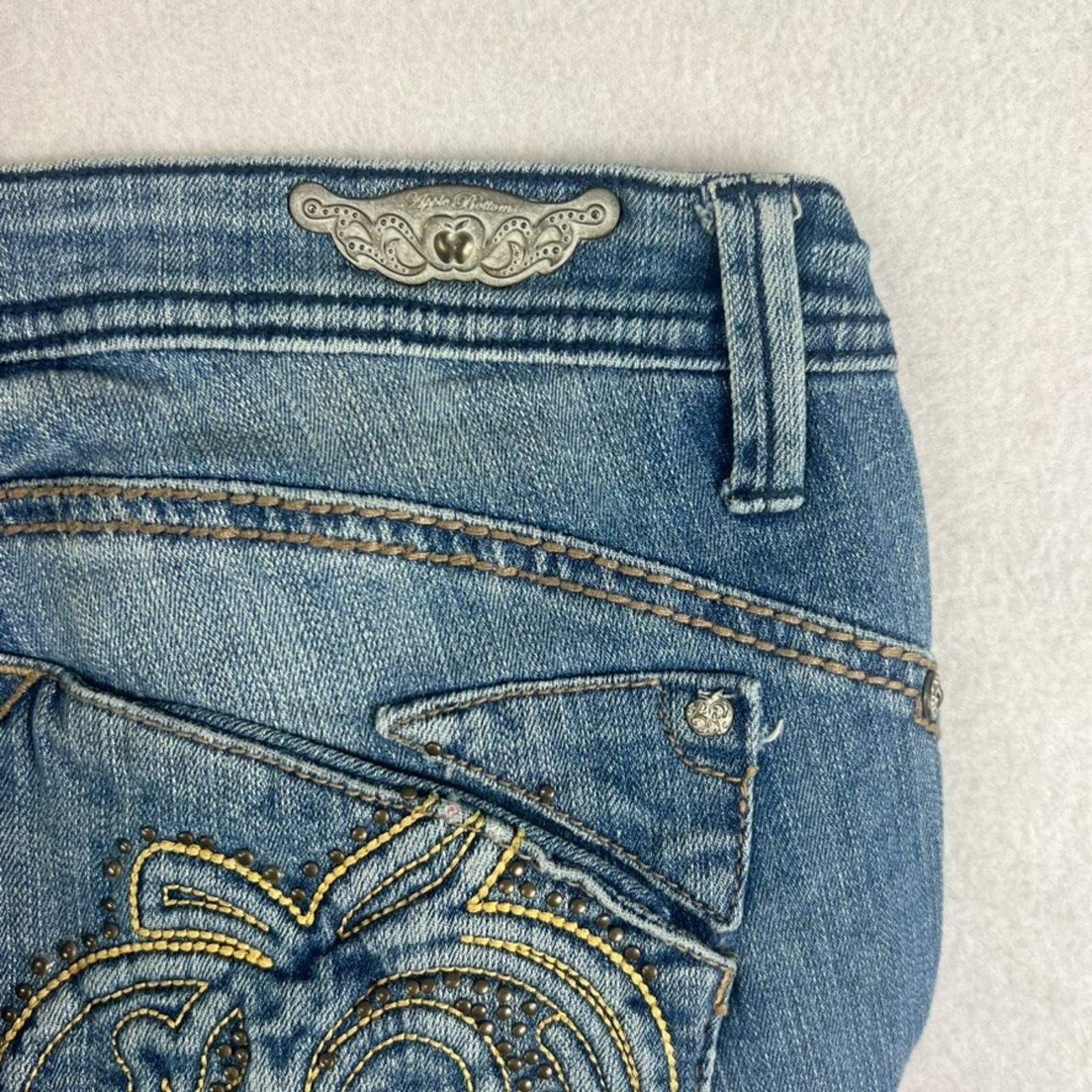 Apple Bottom Jeans Women’s Size 13/14 Distressed Blue Denim Embellished Pocket